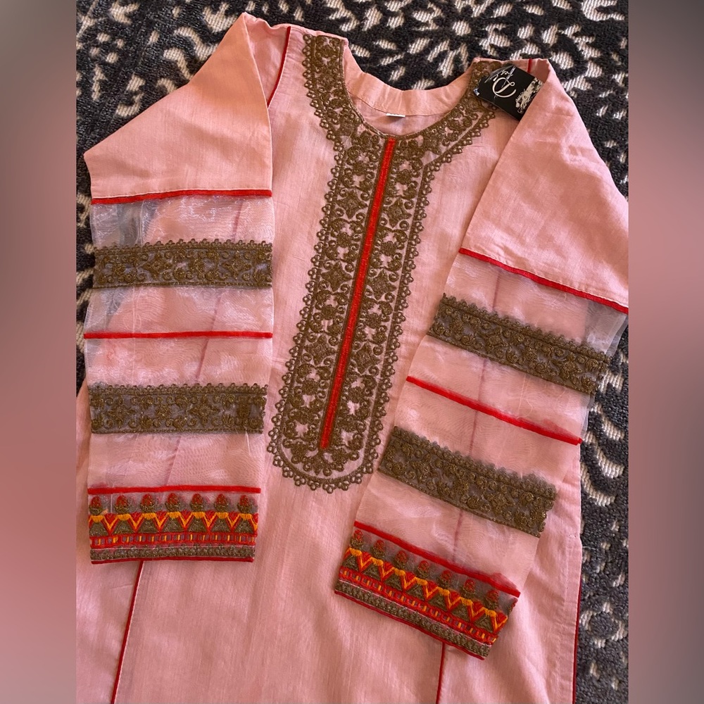 Women’s Two-Piece Shalwar Kameez